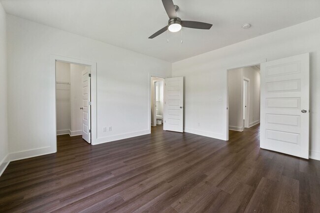 Building Photo - Spacious 3 Bedroom Home with Fenced Backyard