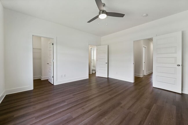 Building Photo - Spacious 3 Bedroom Home with Garage and Fenced Backyard!