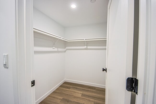 Building Photo - 5235 Satsuma Ave