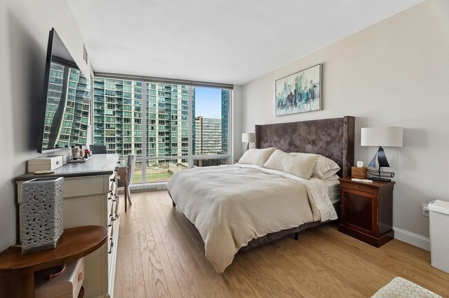 Building Photo - 20 Newport Pkwy