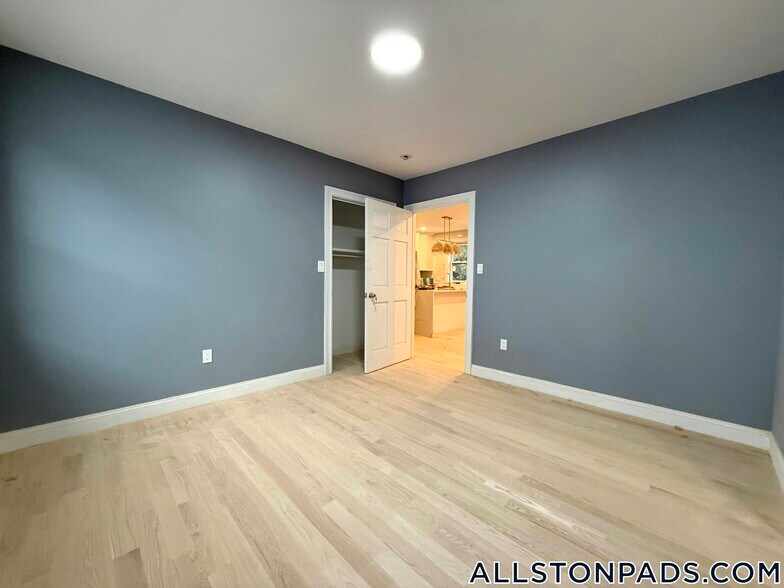 Building Photo - 8 Brentwood St