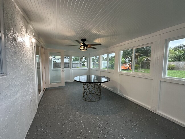 Building Photo - "Charming 2-Bed, 2-Bath North Port Retreat"