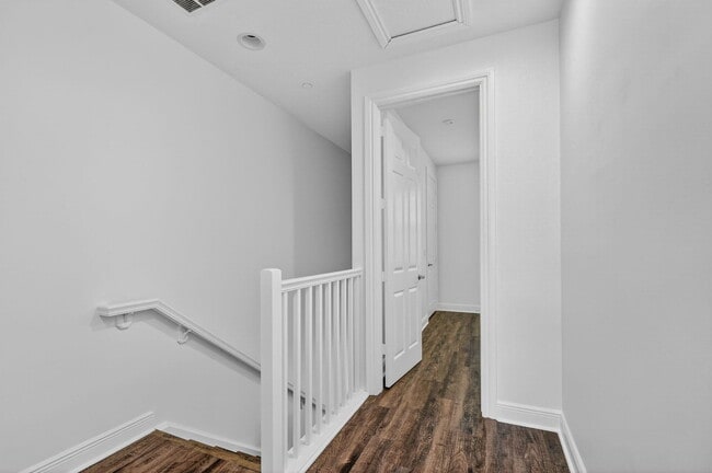 Building Photo - 2502 N Dixie Hwy