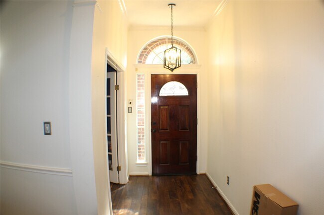 Building Photo - 642 Avery Dr