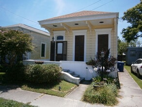 Building Photo - 220 Amelia St