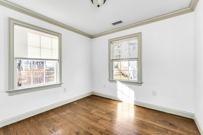 Building Photo - 2593 Washington St