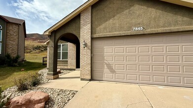 Building Photo - Move in ready home on Hollandale