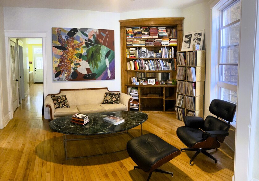 Living area - 1323 N Artesian Ave