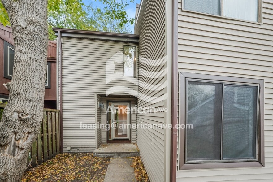 Building Photo - 30 Tilegate Glen