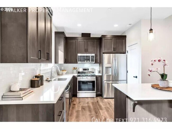 Building Photo - 996 E Rork Ct
