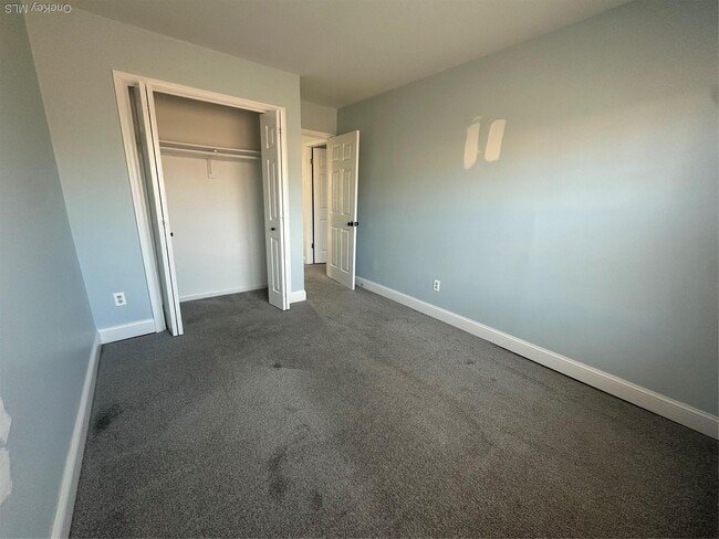 Building Photo - 276 Temple Hill Rd