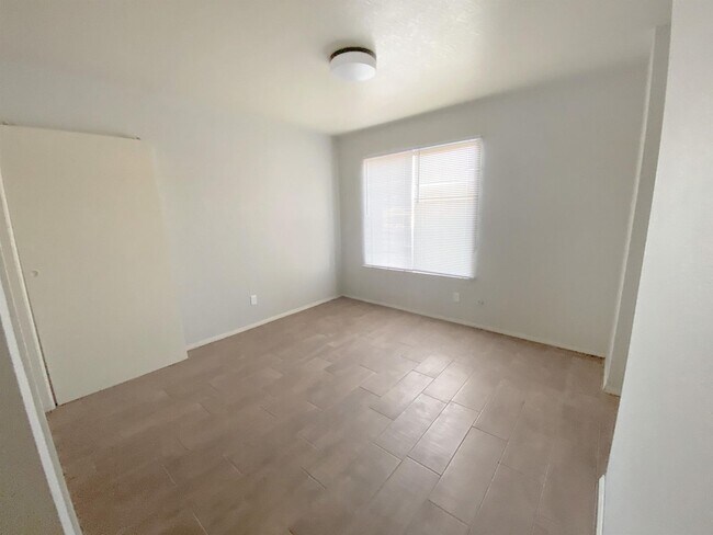 Building Photo - 4024-4030 North Calle Grande