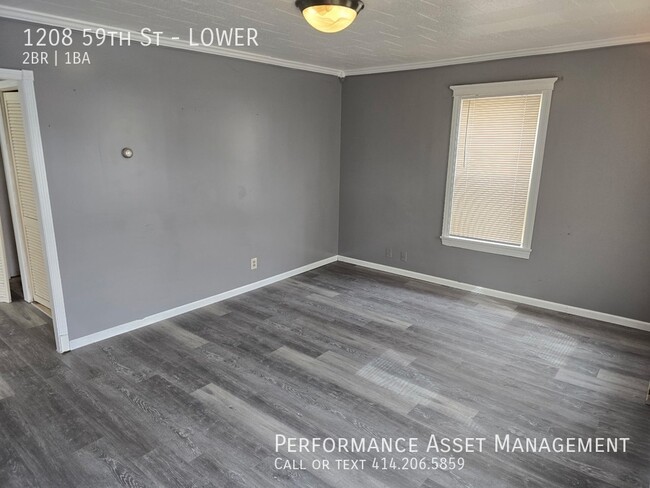 Building Photo - Charming 2-Bedroom Lower Unit Available 1/...