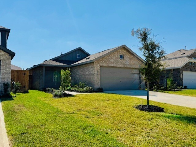 Building Photo - 28723 Bottom Grass Trl