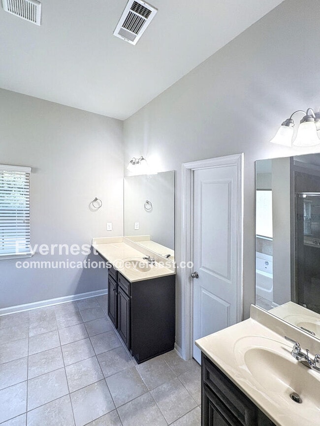 Building Photo - 195 Wellstone Pl