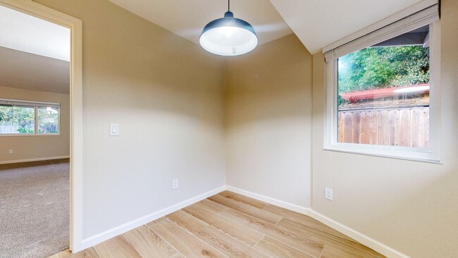 Building Photo - Meticulously Maintained Four Bedroom Singl...