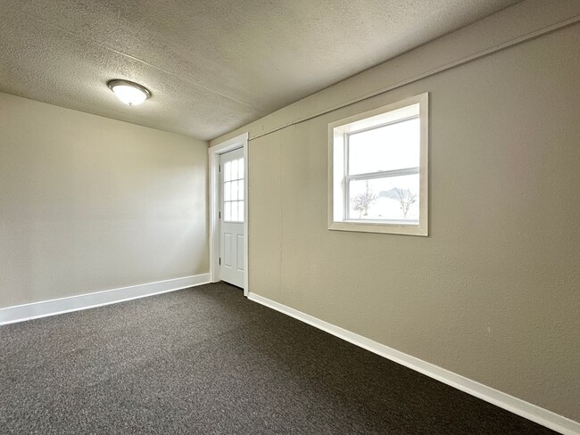Building Photo - 2 Bedroom Fully Remodeled Home Ogden Iowa