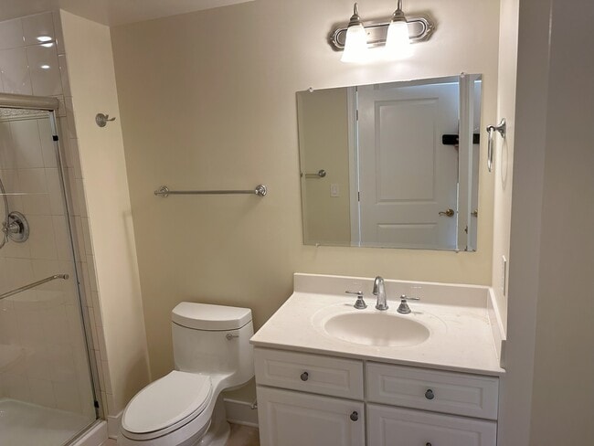 2nd Bathroom - 5 Park Pl