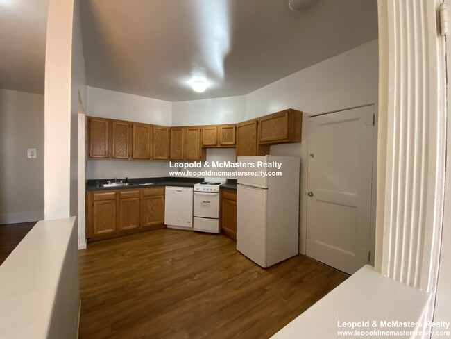 Building Photo - 1595 Beacon St
