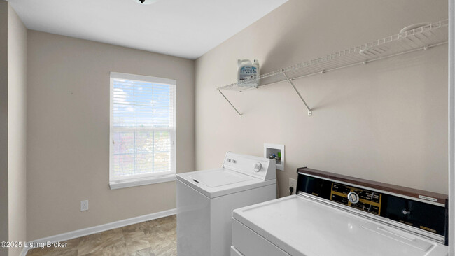 Building Photo - 17013 Green Crest Ln