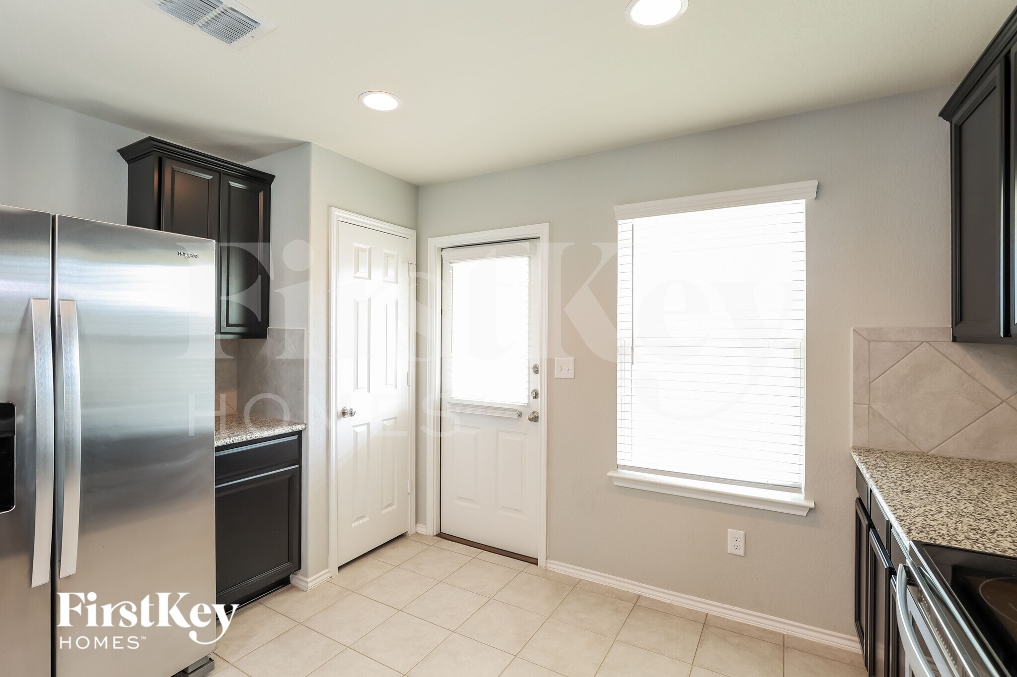 Building Photo - 12034 Silver Lgt