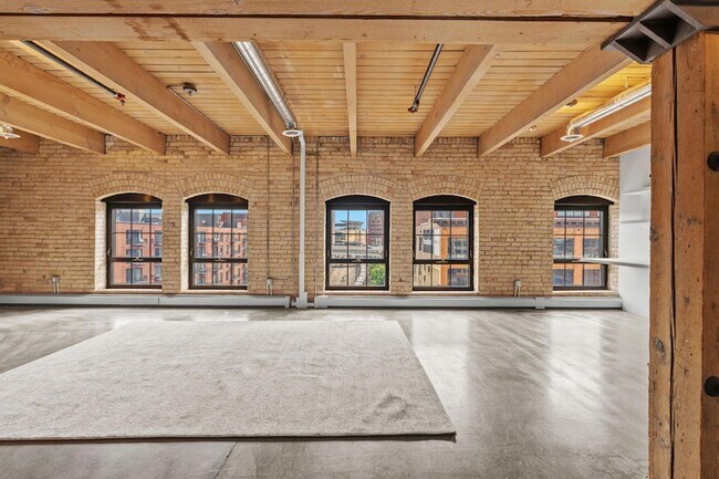 Building Photo - 404 N Washington Ave
