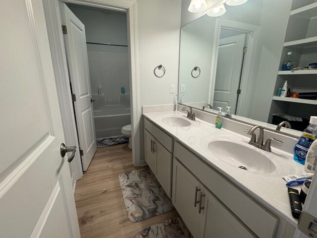 Building Photo - Immaculate Four Bedroom Home in Joliff Lan...