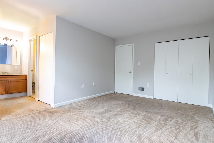 Building Photo - 6558 Gildar St