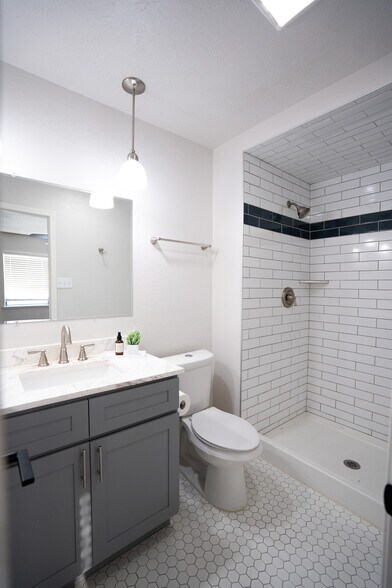 Building Photo - 5097 Roberts Dr