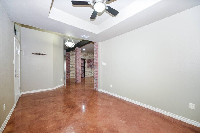 Building Photo - 7100 Almond Dr