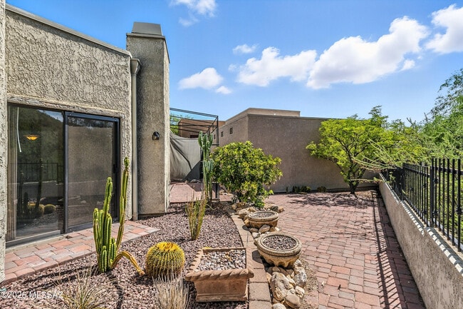Building Photo - 7130 E Crystal Mist Dr
