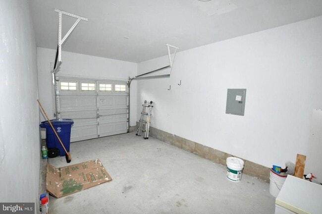 Building Photo - 328 Helen Dr