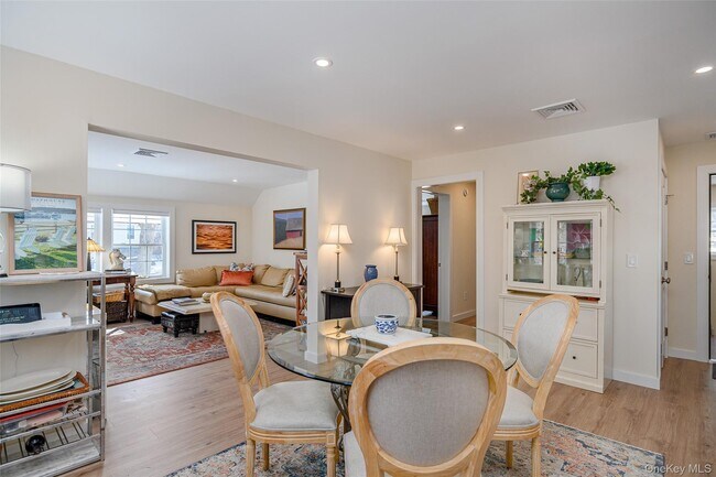 Building Photo - 5 Spring St