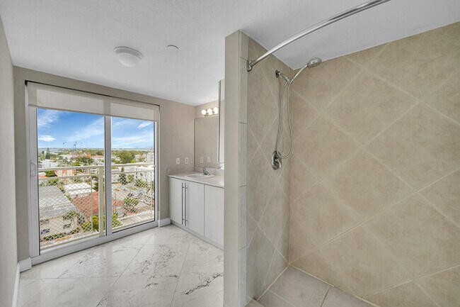 Building Photo - 7600 Collins Ave