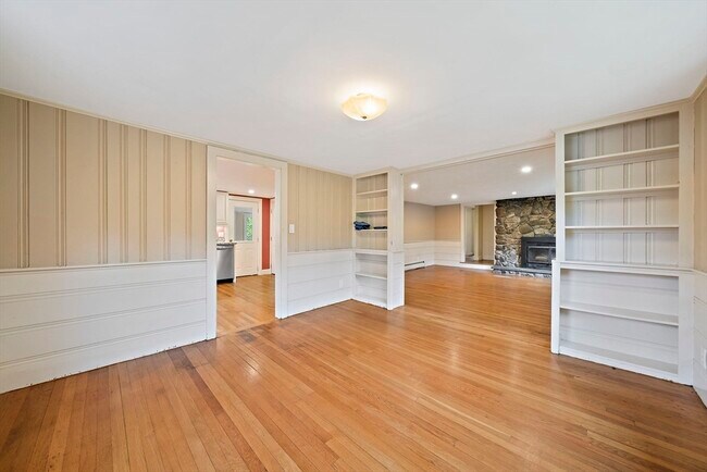 Building Photo - 334 N Main St