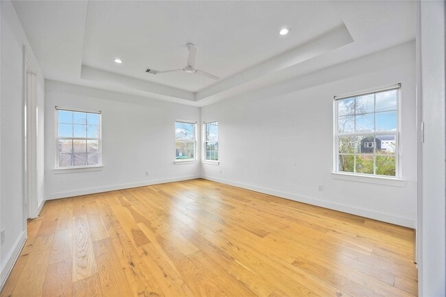 Building Photo - 2215 Mansfield St