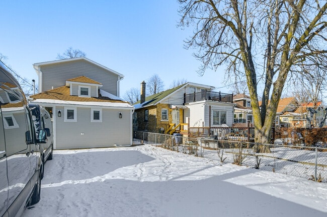 Building Photo - 1503 Fowler Ave