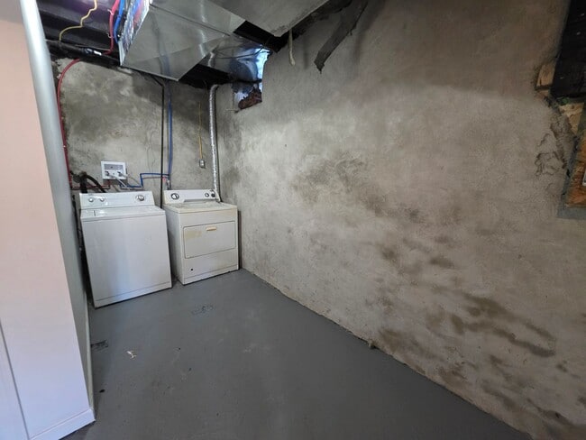 Building Photo - Fully Rehabbed 3 bedroom 2 bathroom house ...