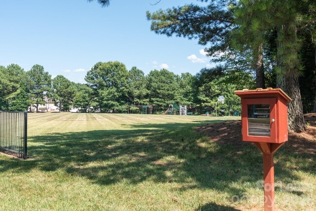 Building Photo - 106 Clarendon St