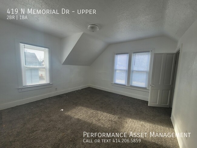 Building Photo - Spacious remodeled 2 bedroom upper Racine