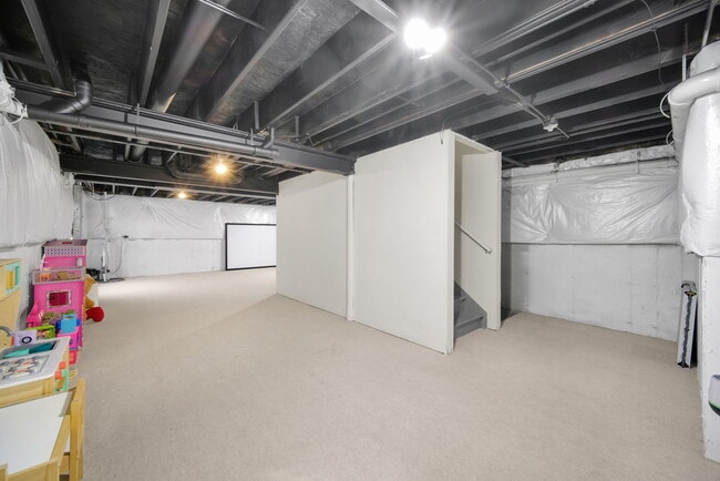 Building Photo - 4255 Fraser Cir