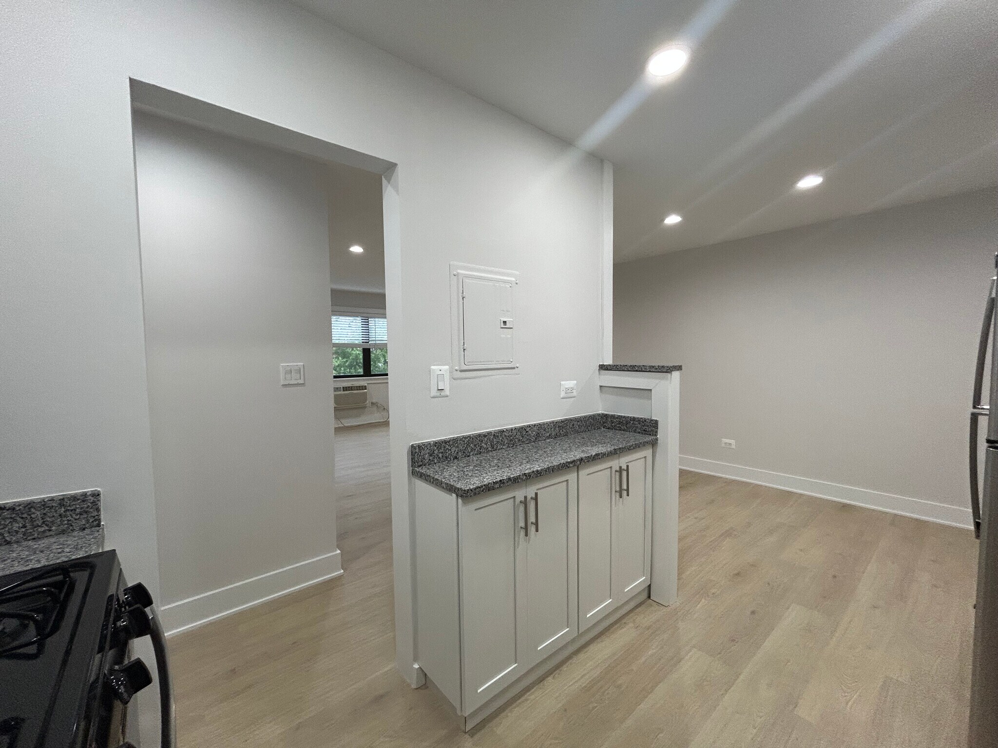 Building Photo - 696 Elm Pl