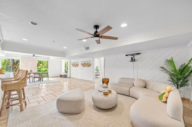 Building Photo - 2780 NE 16th St