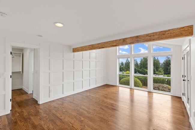 Building Photo - Lochmoor Lakeview Home in Bellevue