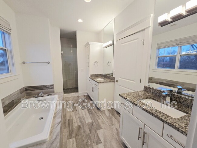 Building Photo - 6539 Thunderbird Dr