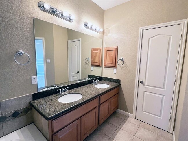 Building Photo - 2443 Salorn Way