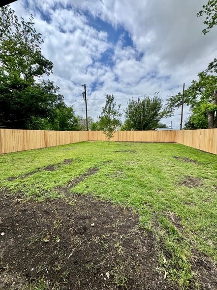 Building Photo - 806 S 23rd St