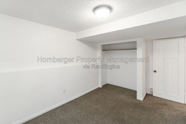 Building Photo - 1631 E Rowan Ave