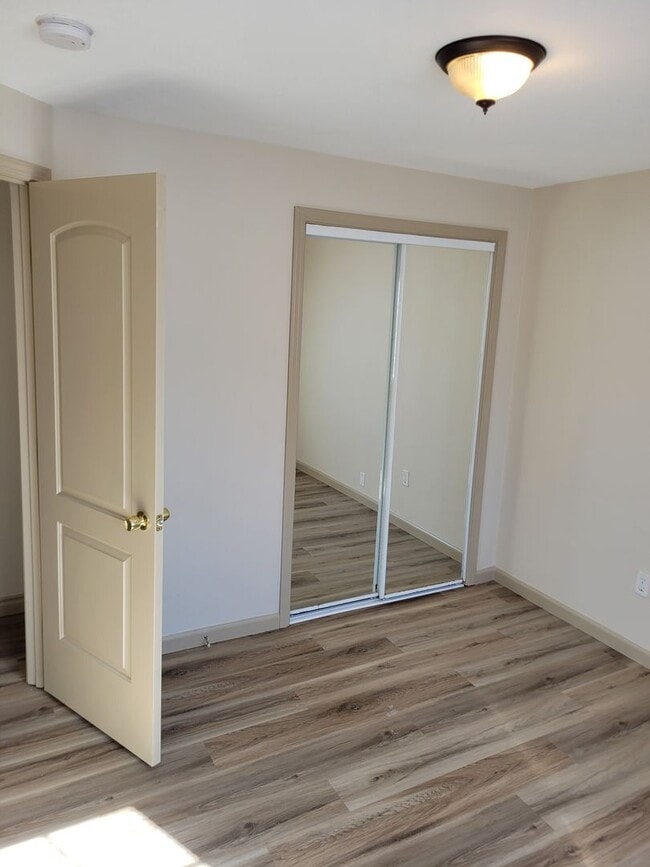 Building Photo - Updated House in NE Salem - Fenced Yard - Pet Friendly