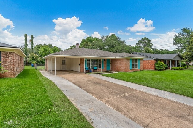 Building Photo - Adorable 3 bed 2 bath in Broadmoor Area!
